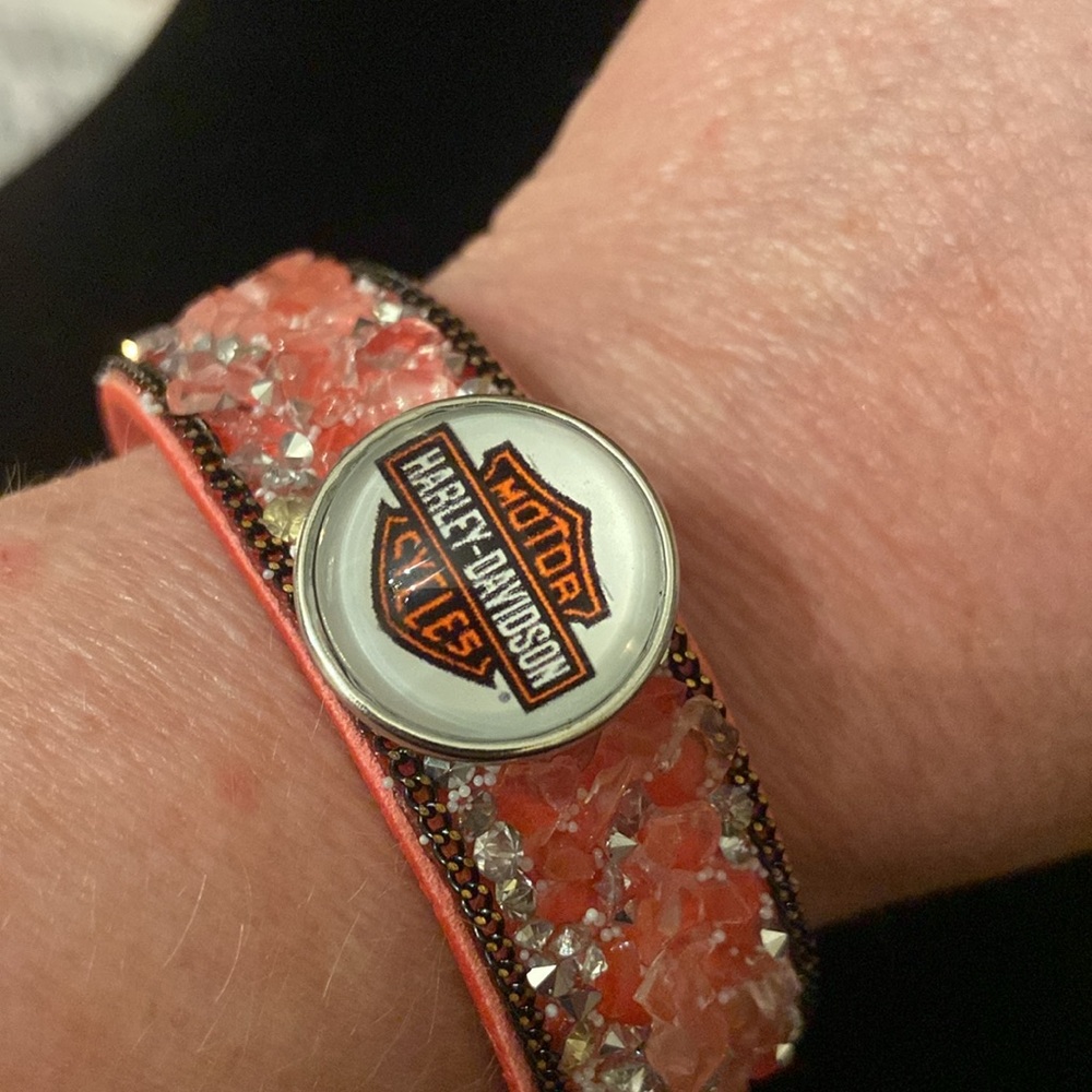 - HD Pink Bling Bracelet - Picture 1 of 6
